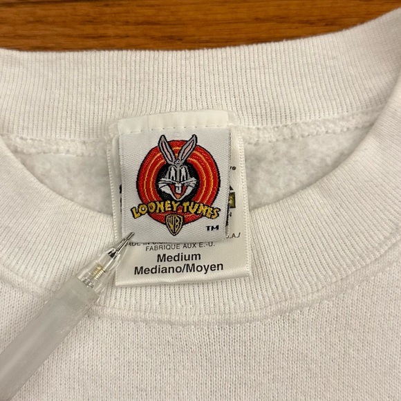 Vintage 1997 Looney Tunes Taz "bet your shamrocks I'm lucky" crewneck size M - Picture 4 of 5